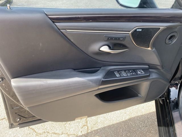 Used 2021 Lexus ES 300h w/ Accessory Package 2 FWD image 17