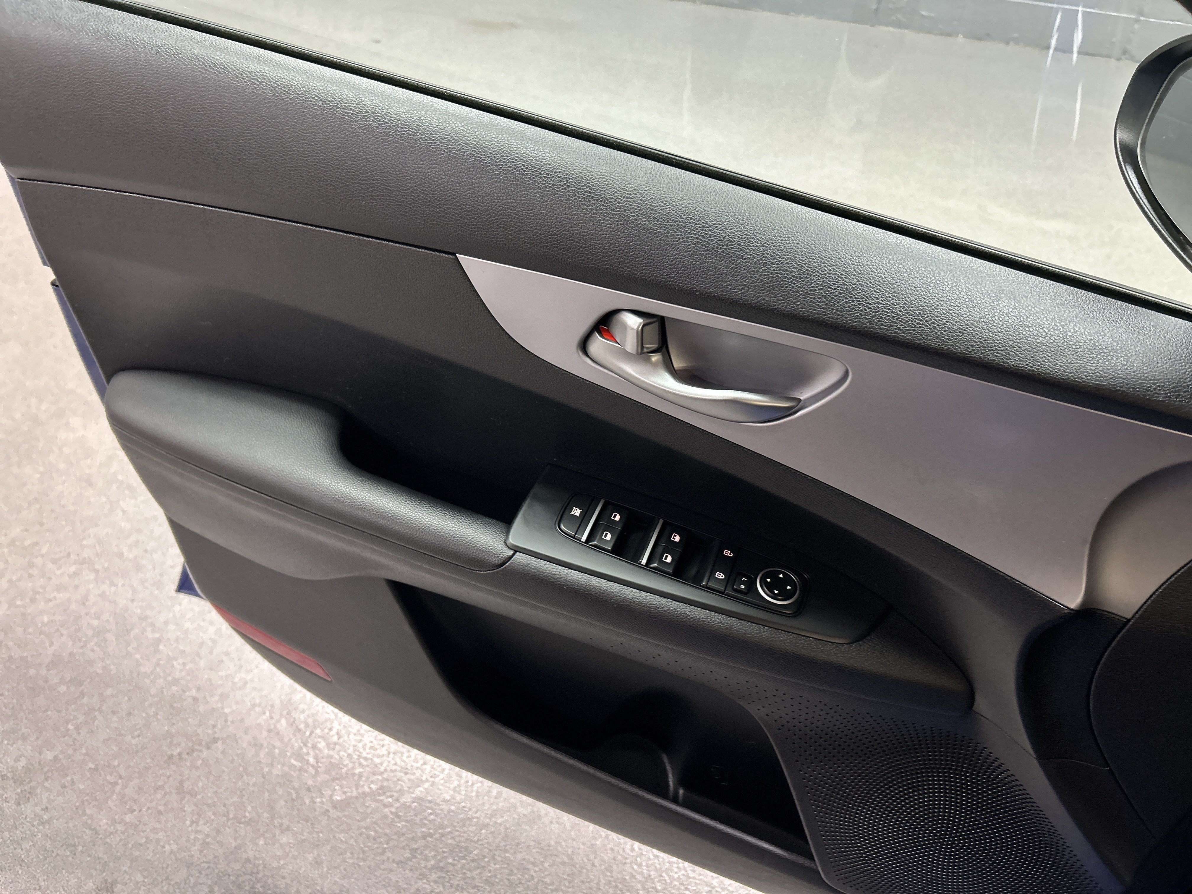 Used 2022 Kia Forte LXS FWD image 14