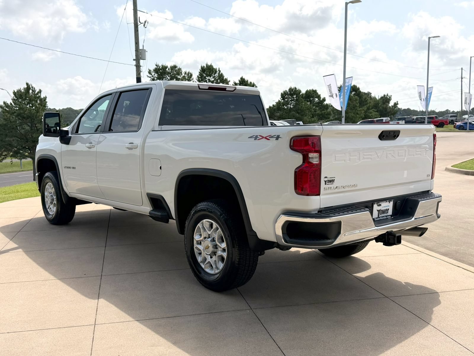 Used 2024 Chevrolet Silverado 2500 LT w/ Convenience Package AWD/4WD image 4