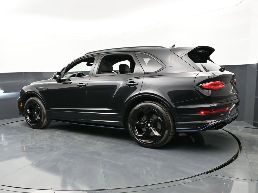 Used 2025 Bentley Bentayga image 3