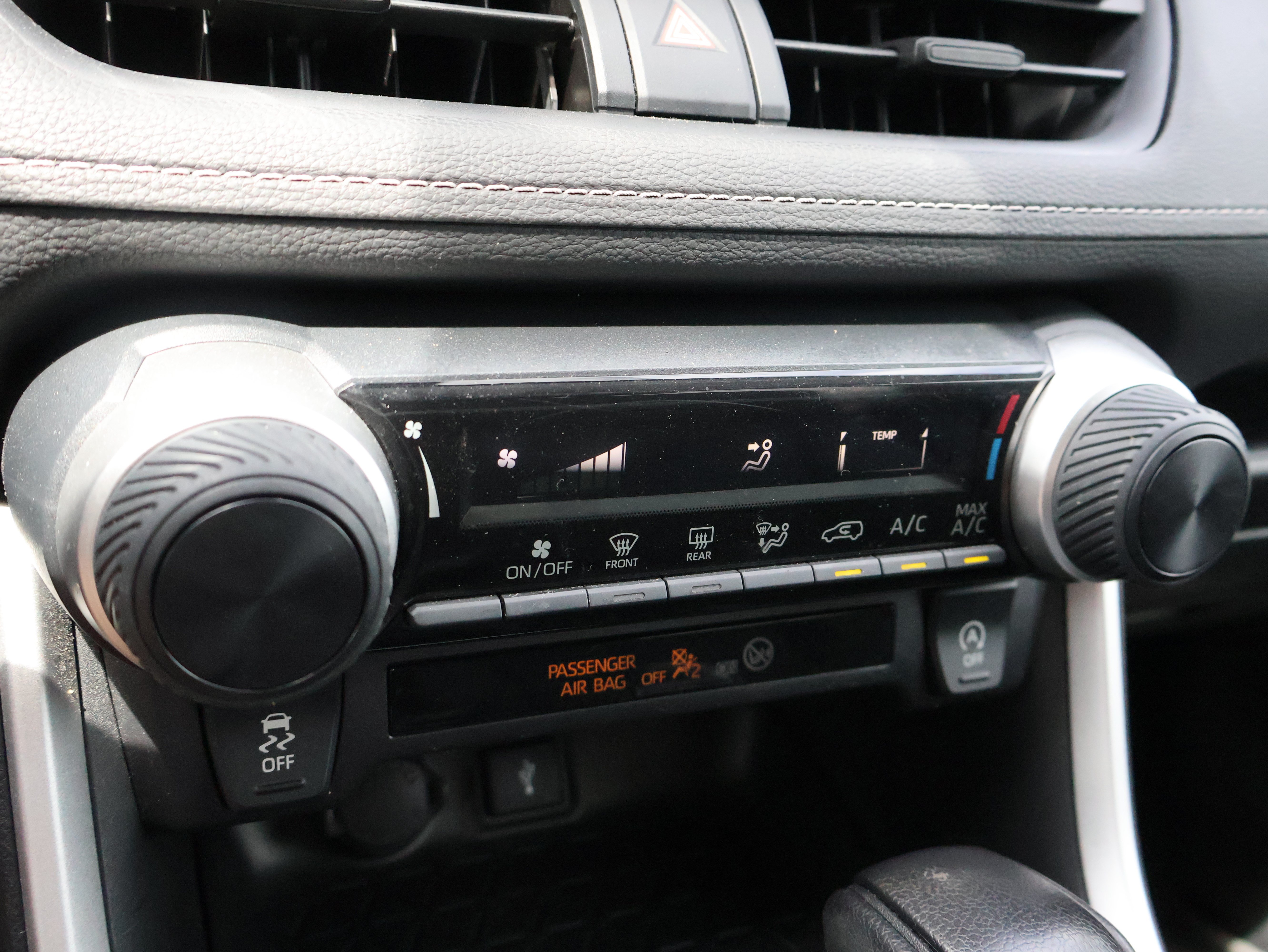 Used 2020 Toyota RAV4 LE AWD/4WD image 19