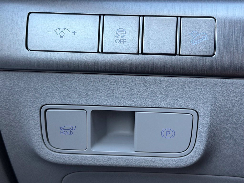 Used 2025 Hyundai Kona Limited FWD image 19