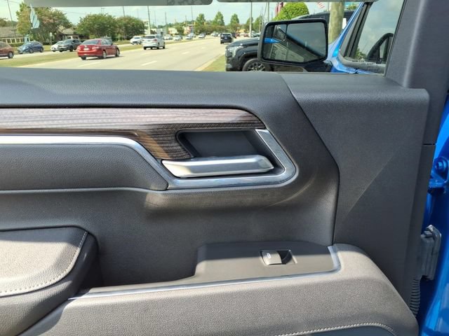 Used 2025 Chevrolet Silverado 1500 LT Trail Boss w/ Convenience Package II AWD/4WD image 6