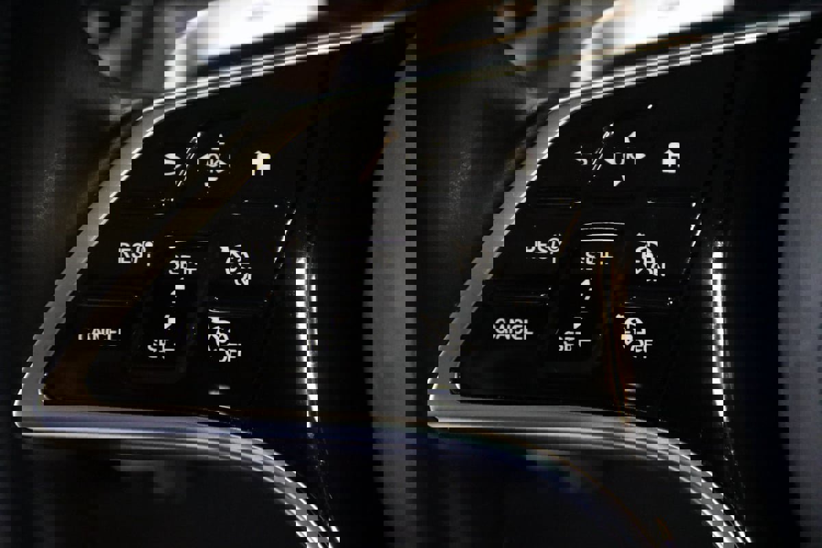 Used 2025 Mercedes-Benz E 350 4MATIC Sedan image 18