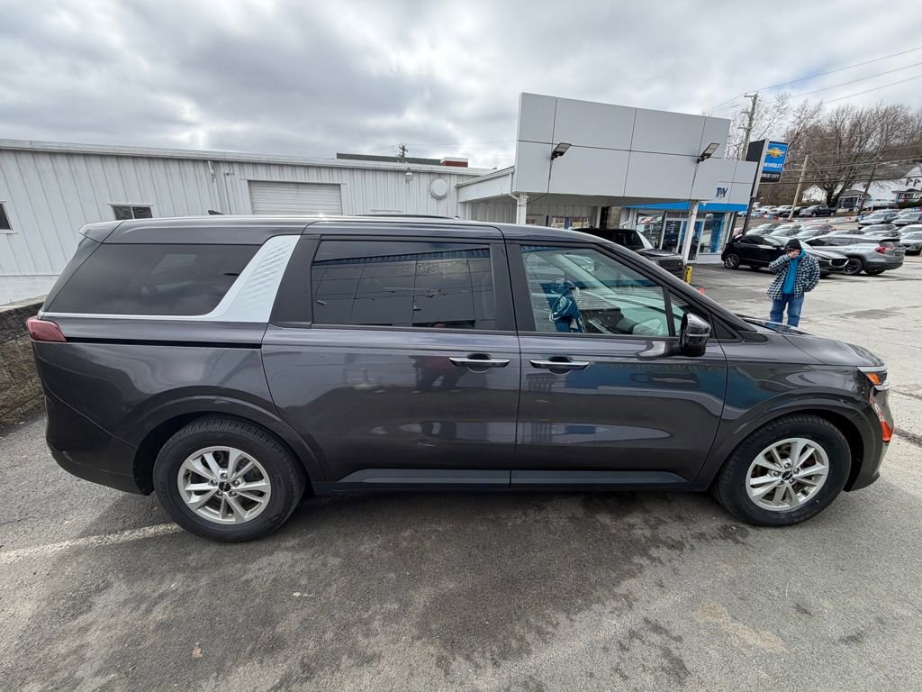 Used 2022 Kia Carnival LX FWD image 6
