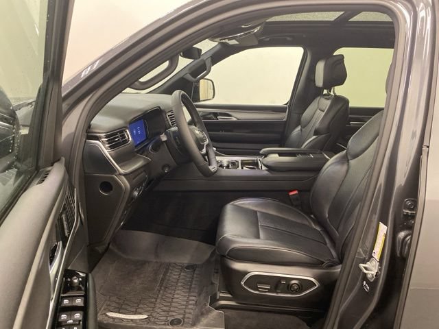Used 2024 Jeep Wagoneer Series II AWD/4WD image 7