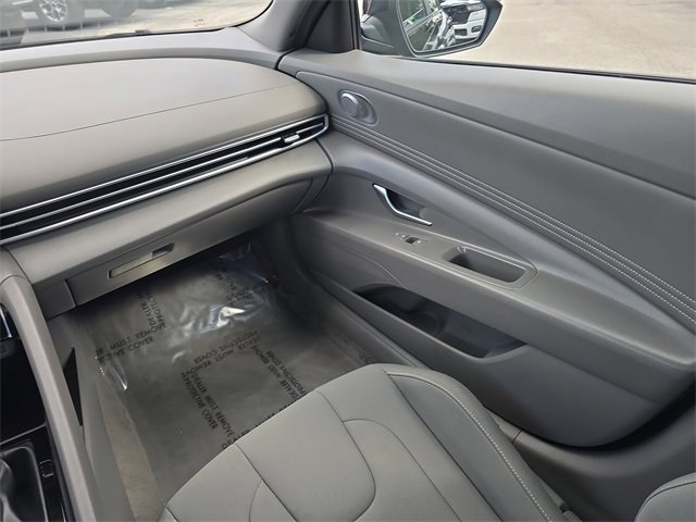Used 2023 Hyundai Elantra SEL w/ Convenience Package image 12