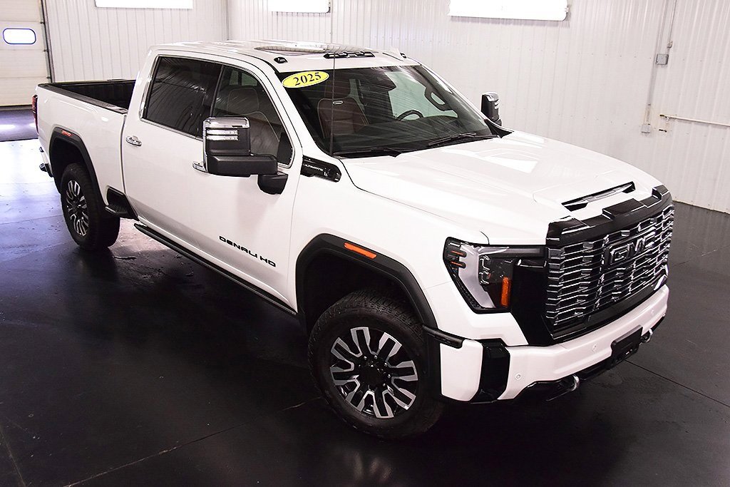 Used 2025 GMC Sierra 2500 Denali Ultimate w/ Snow Plow Prep/Camper Package image 11