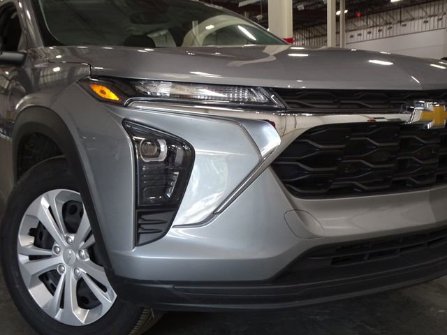 Used 2024 Chevrolet Trax LS image 38