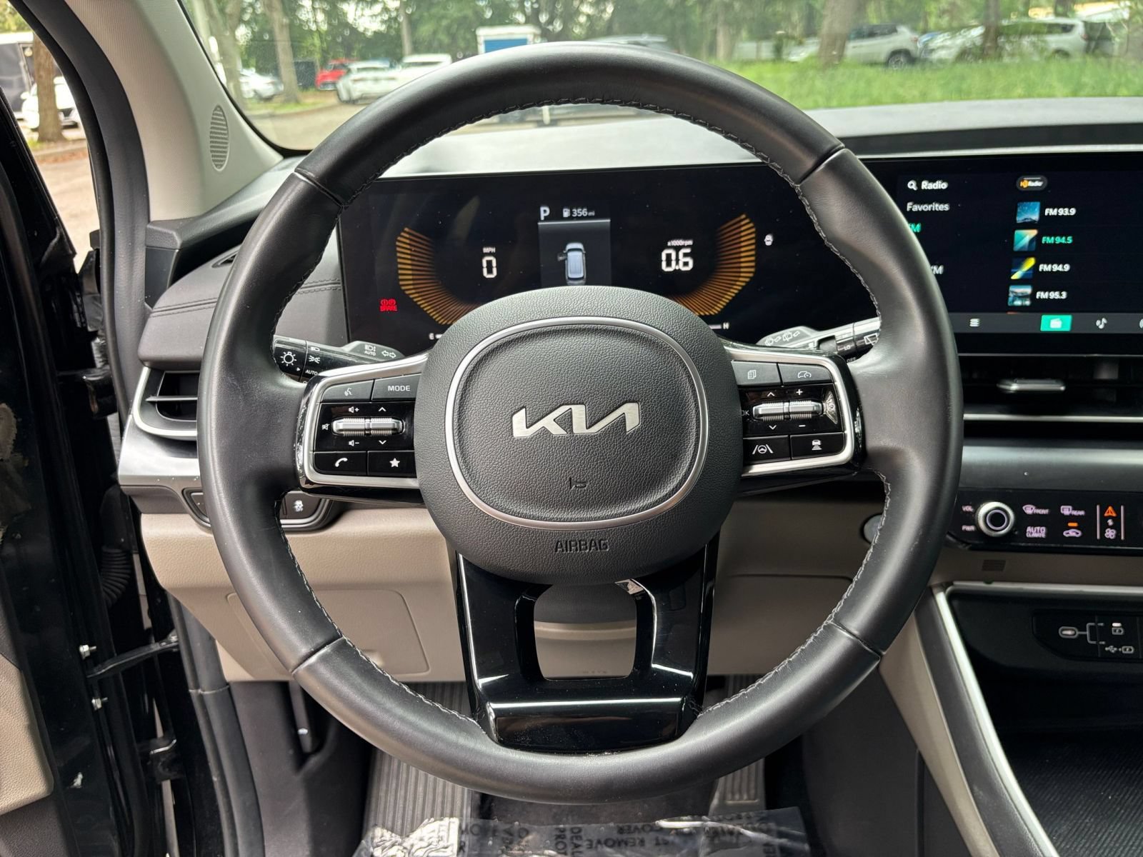 Used 2026 Kia Carnival FWD image 29