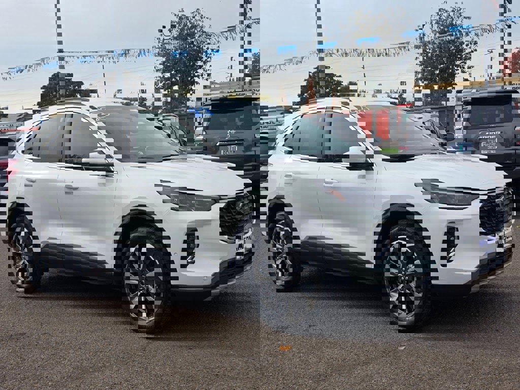 Used 2023 Ford Escape Platinum w/ Premium Technology Package image 32