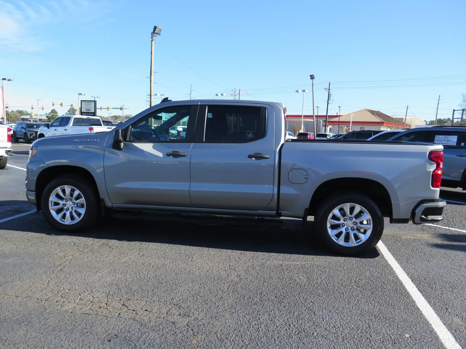 Used 2023 Chevrolet Silverado 1500 Custom image 8