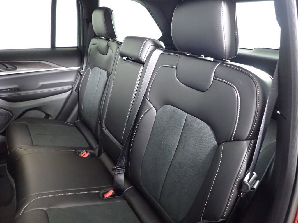 New 2026 Jeep Grand Cherokee Altitude AWD/4WD image 36