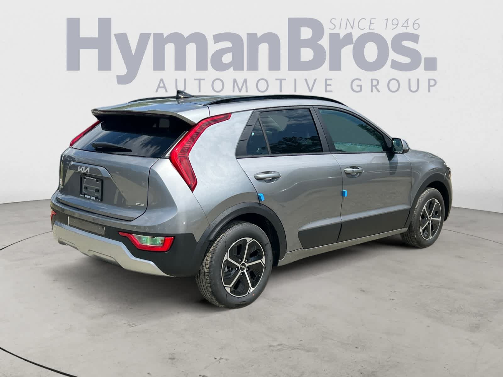 Certified 2025 Kia Niro EX FWD image 3
