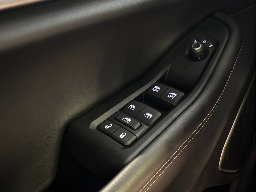 Used 2025 Jeep Grand Cherokee Limited w/ Luxury Tech Group II AWD/4WD image 39