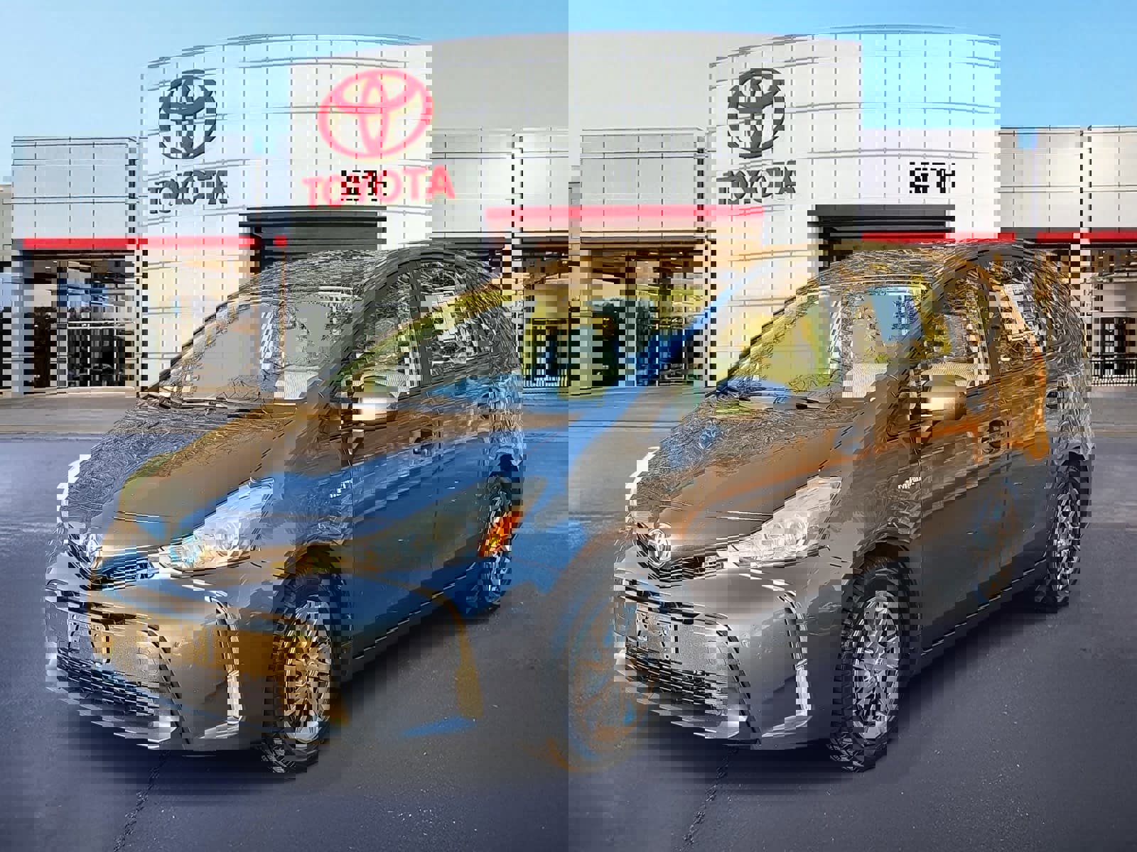 Used 2016 Toyota Prius V Three image 1