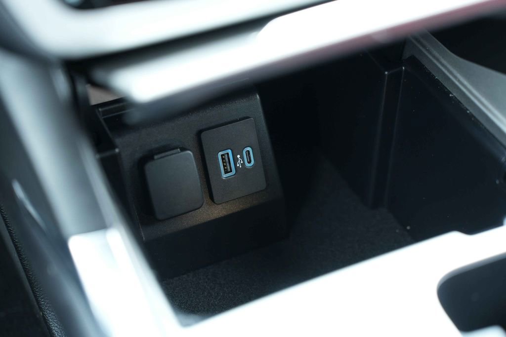 Certified 2023 Ford Explorer XLT w/ Equipment Group 202A image 33