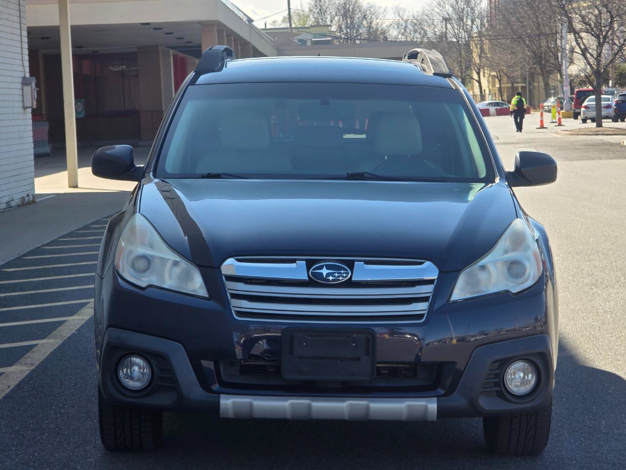 Used 2014 Subaru Outback 2.5i Limited w/ Moonroof Package AWD/4WD image 2