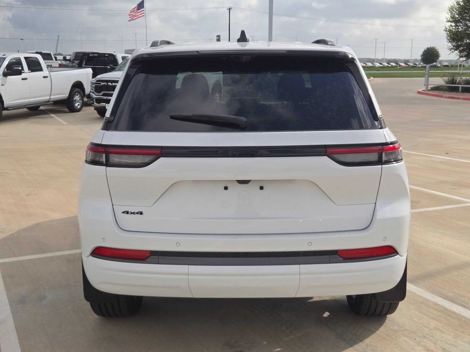 New 2026 Jeep Grand Cherokee Limited AWD/4WD image 4