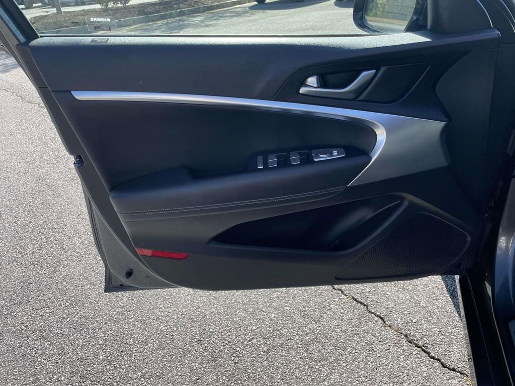 Used 2020 Genesis G70 2.0T RWD image 13