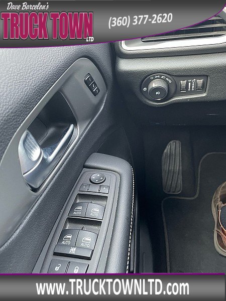 Used 2025 Chrysler Pacifica Select FWD image 17