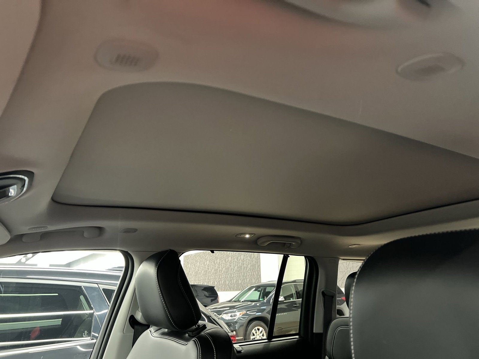 Used 2024 Jeep Grand Cherokee Limited w/ Luxury Tech Group II image 20