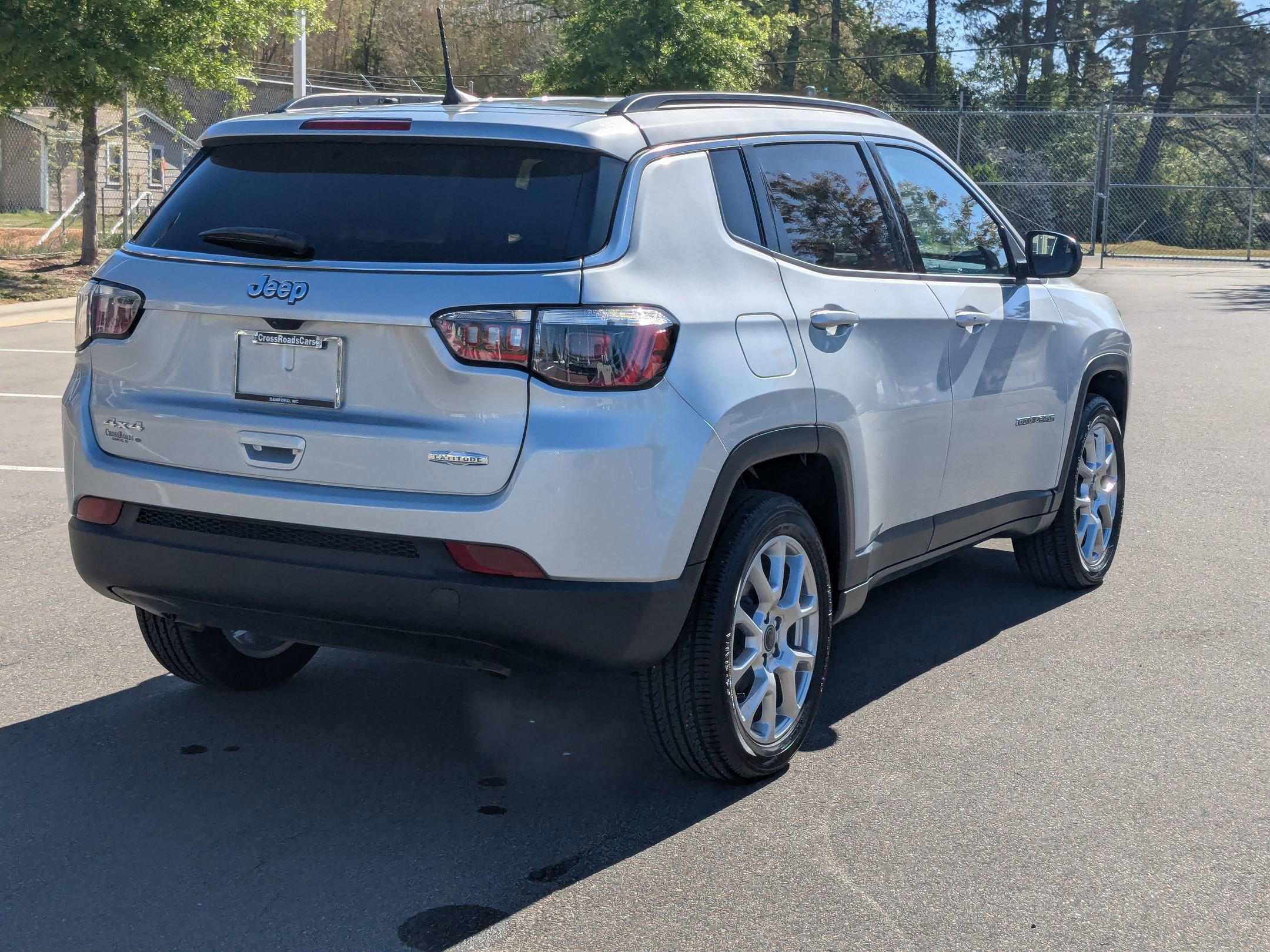 Used 2025 Jeep Compass Latitude image 4