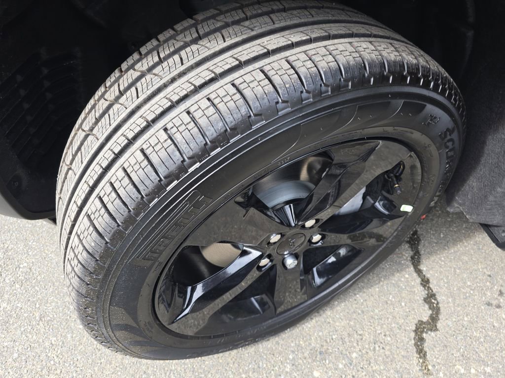 New 2025 Jeep Grand Cherokee Limited w/ Black Appearance Package image 33