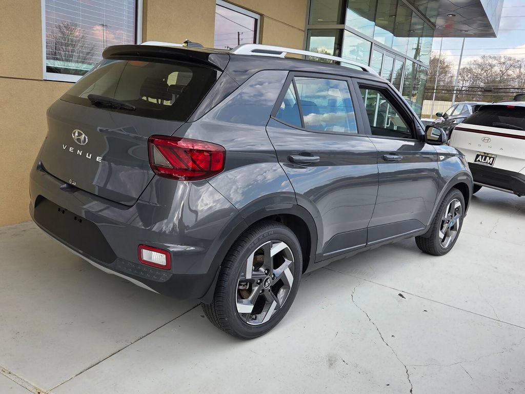 New 2025 Hyundai Venue Limited FWD image 11