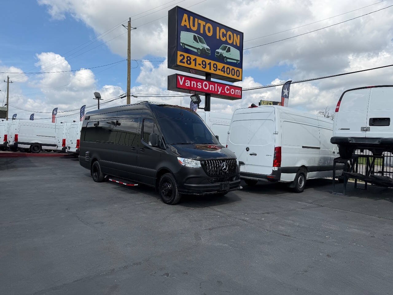 Used 2022 Mercedes-Benz Sprinter 4500 w/ Parking Package image 27