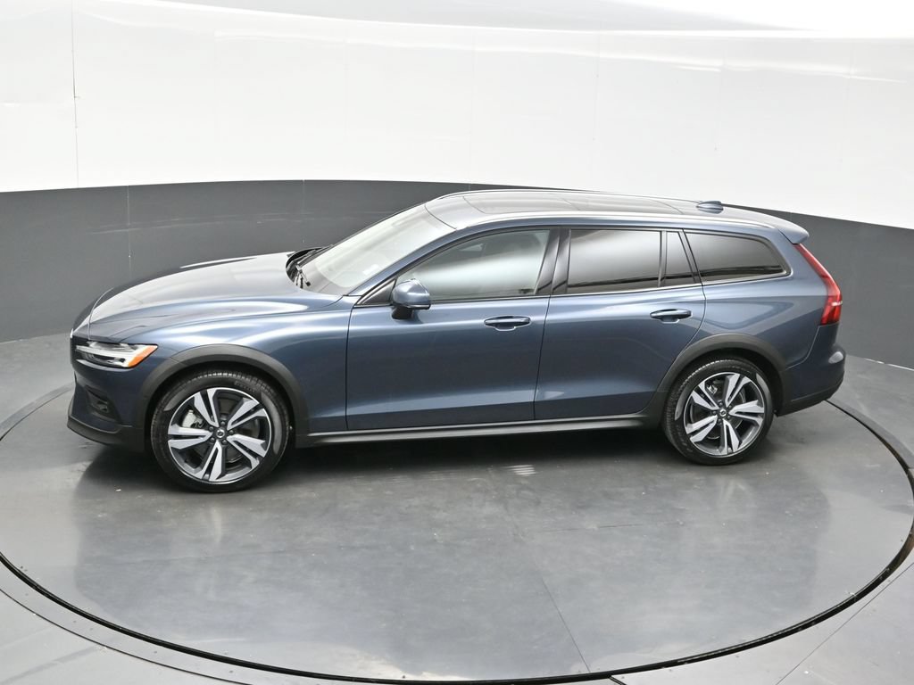 Used 2026 Volvo V60 B5 Cross Country Plus AWD/4WD image 35