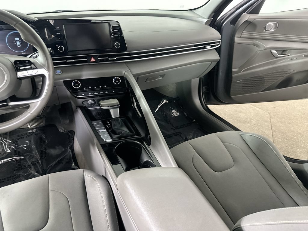 Used 2022 Hyundai Elantra SEL w/ Convenience + Premium Package FWD image 18