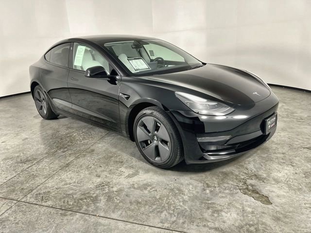 Used 2023 Tesla Model 3 Standard Range image 2