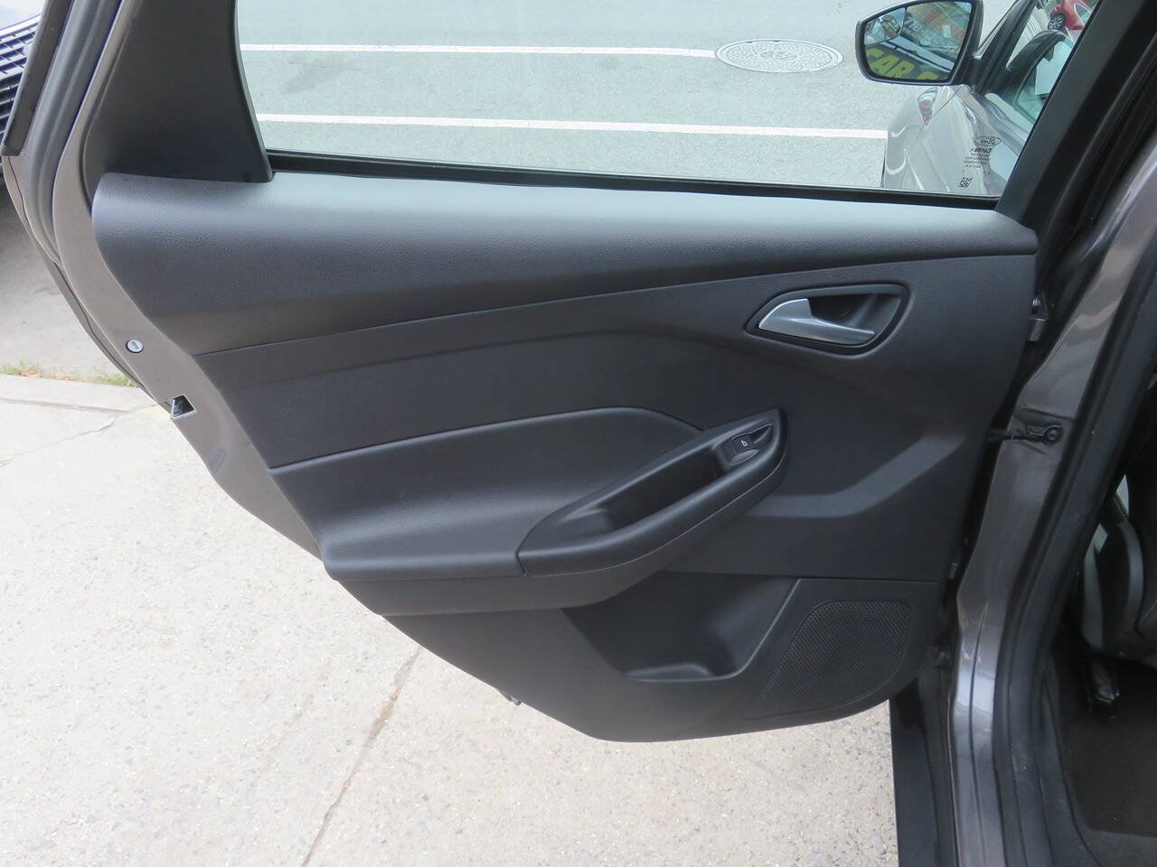 Used 2014 Ford Focus SE w/ Equipment Group 201A FWD image 27