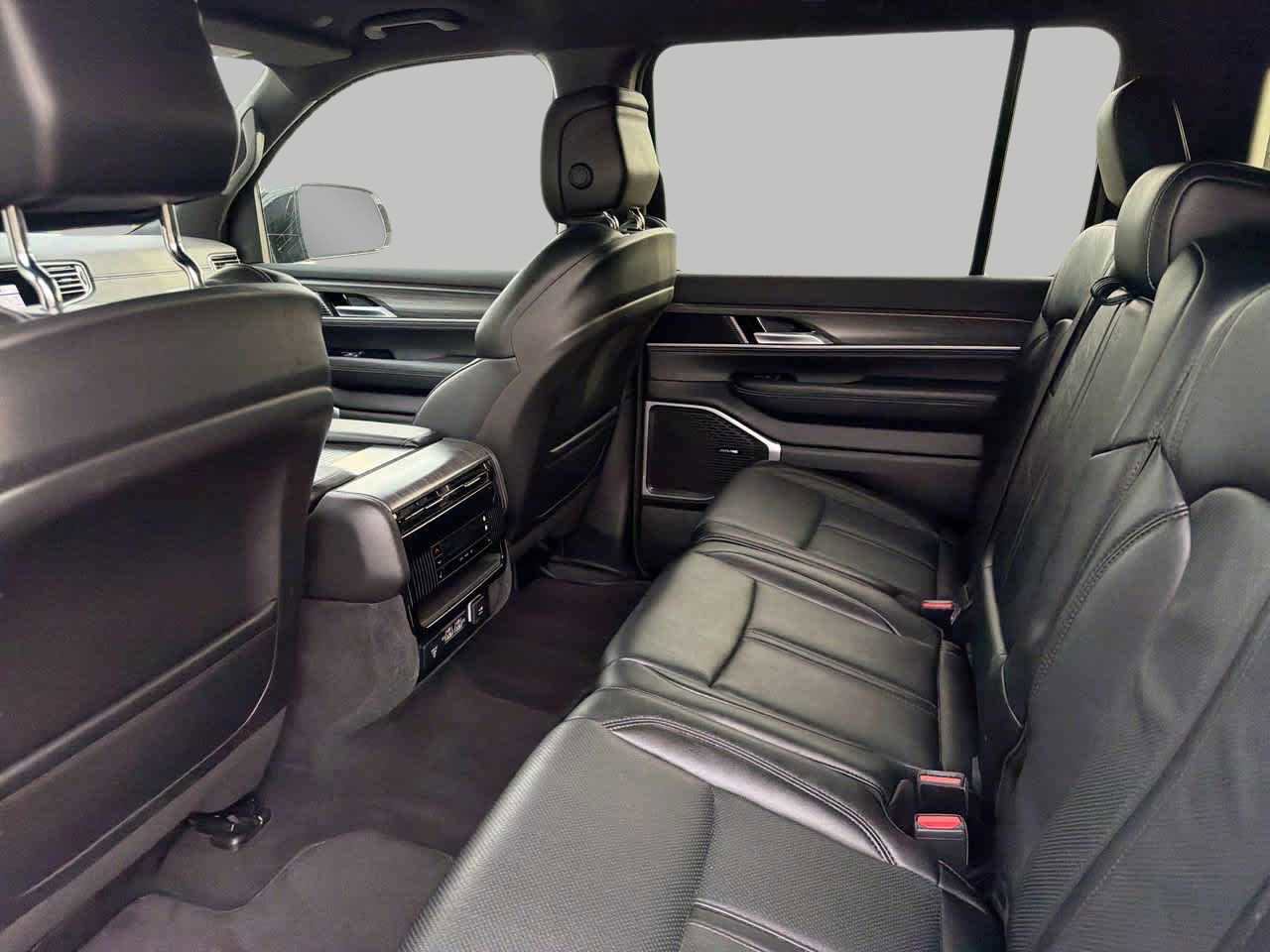 Used 2024 Jeep Wagoneer Series II w/ Flexible Seating Group image 15