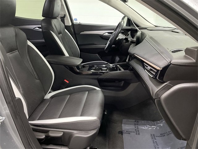 Certified 2025 Buick Envision Sport Touring image 18