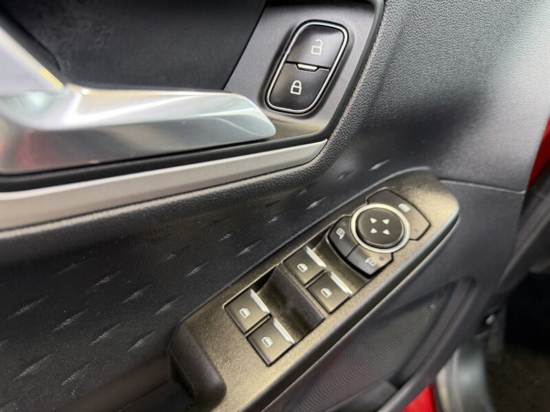Used 2020 Ford Escape SE Sport FWD image 17