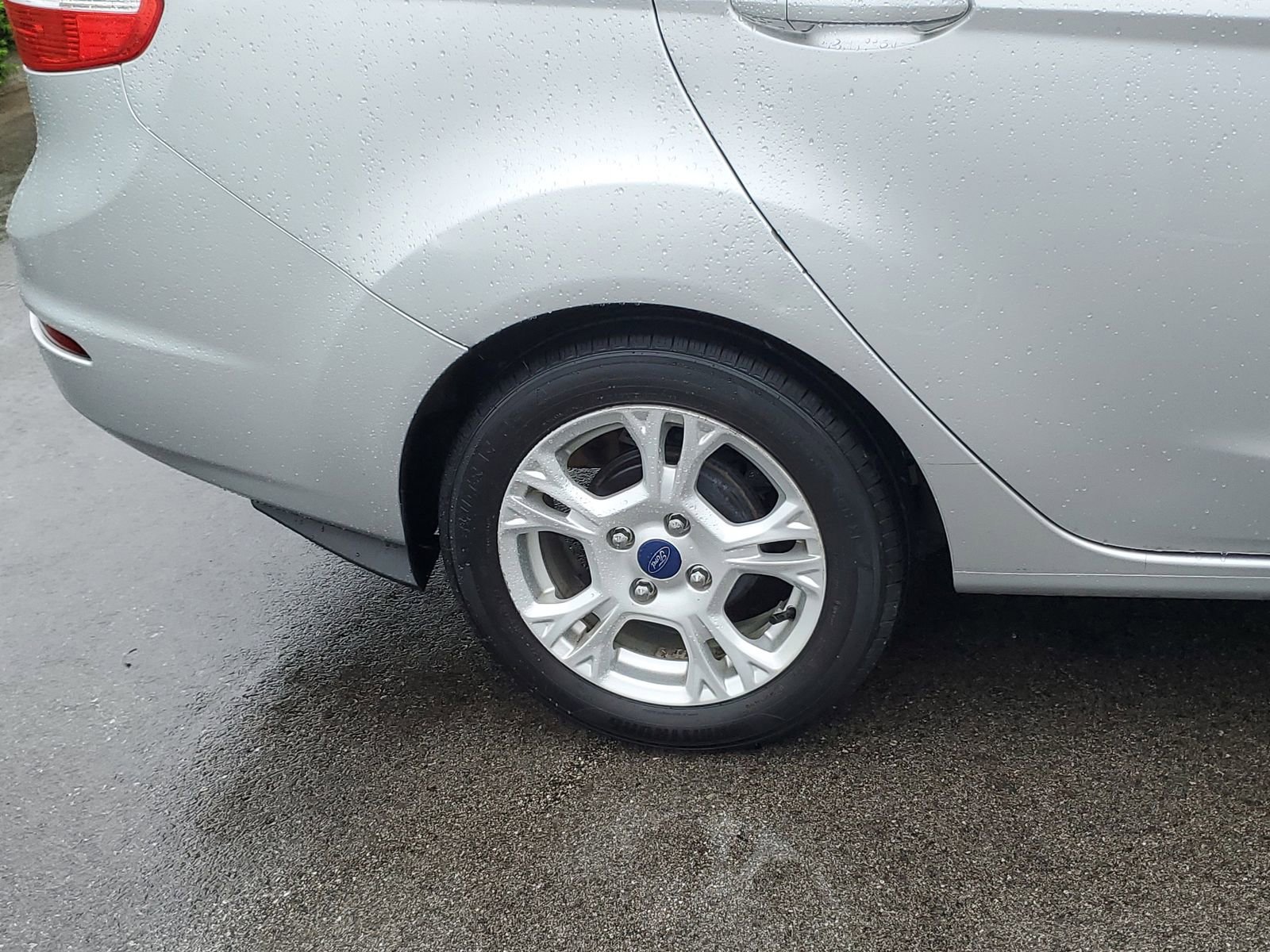 Used 2015 Ford Fiesta SE FWD image 5