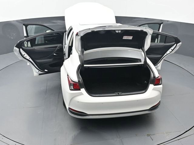 Used 2021 Lexus ES 300h w/ Accessory Package image 54