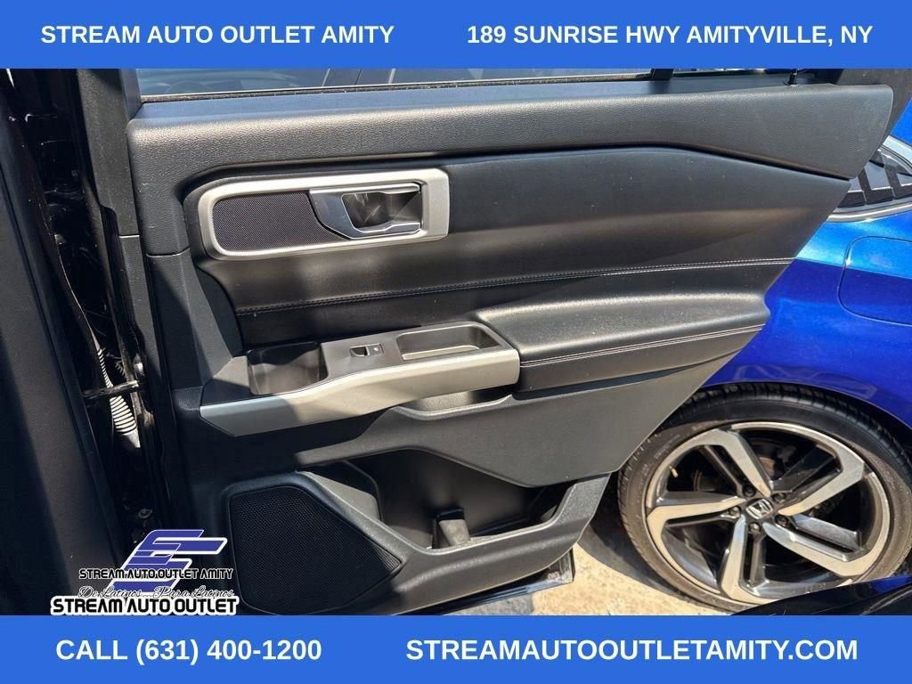 Used 2022 Ford Explorer XLT image 24