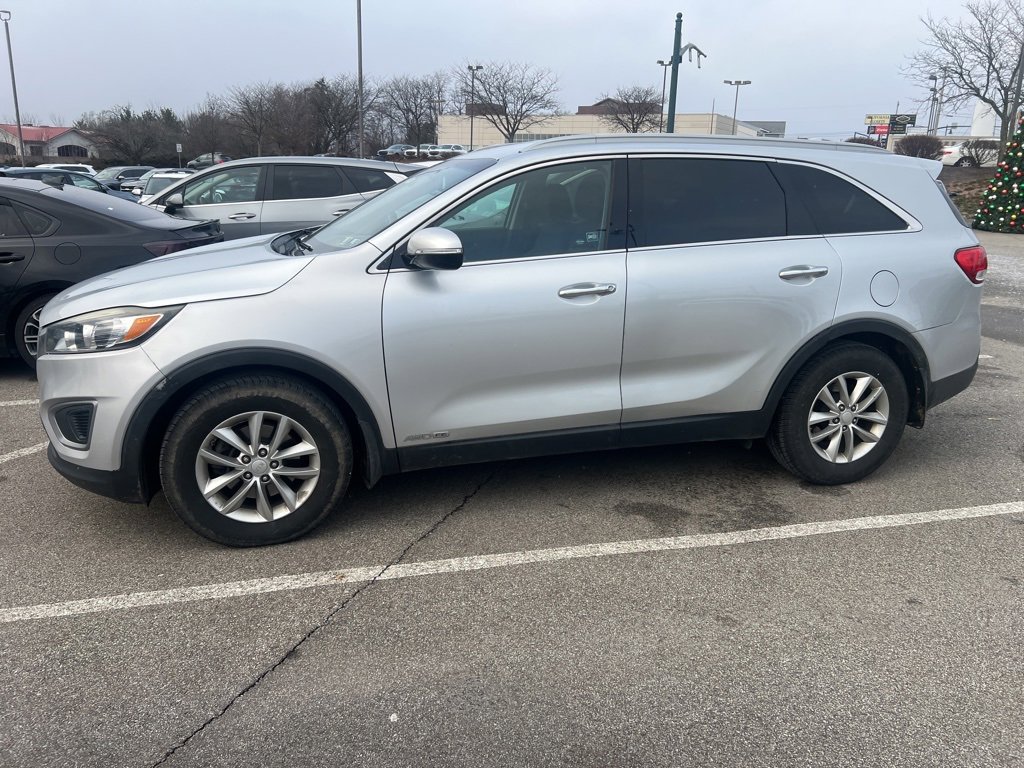 Certified 2016 Kia Sorento LX w/ LX Convenience Package image 3
