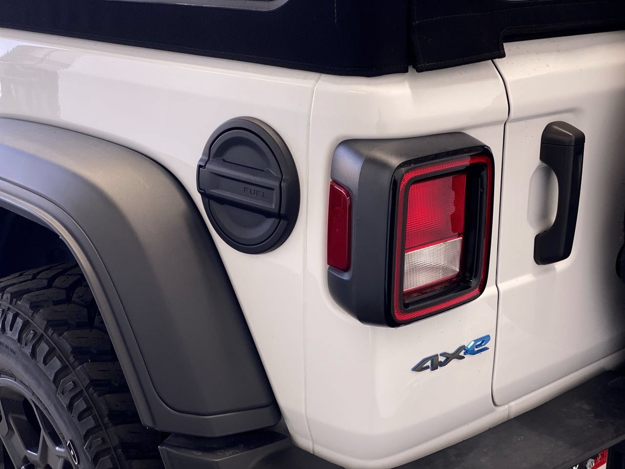 Used 2023 Jeep Wrangler Unlimited w/ Cold Weather Group AWD/4WD image 9