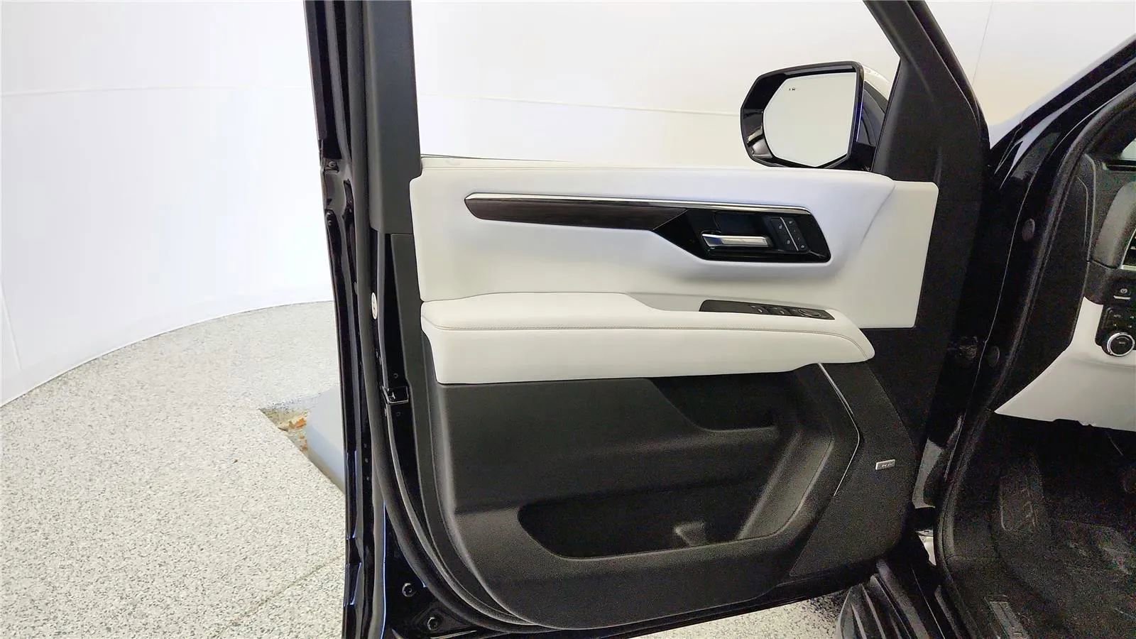 New 2026 Chevrolet Suburban Premier image 33