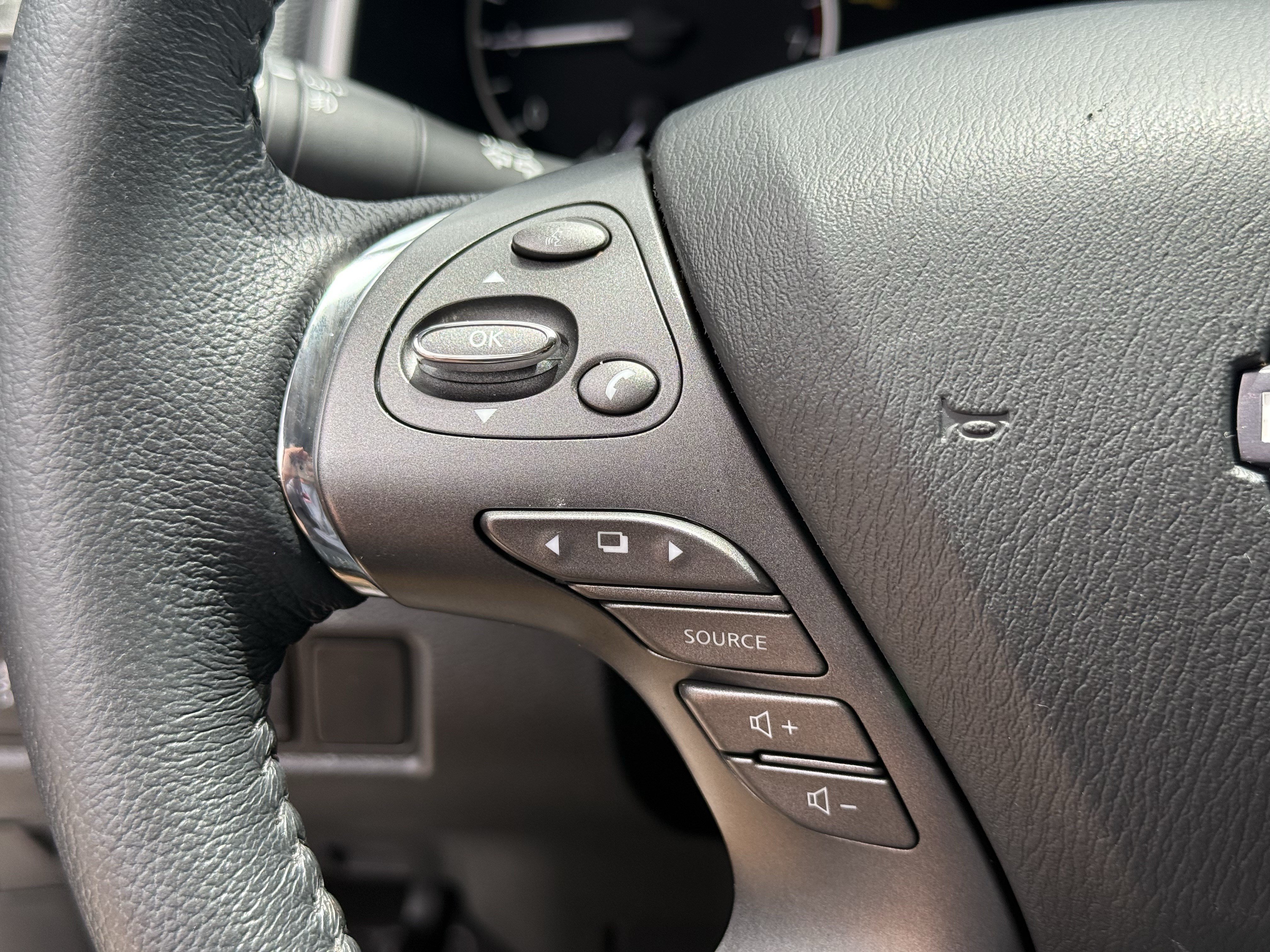 Used 2024 Nissan Murano SV w/ SV Midnight Edition Package FWD image 16