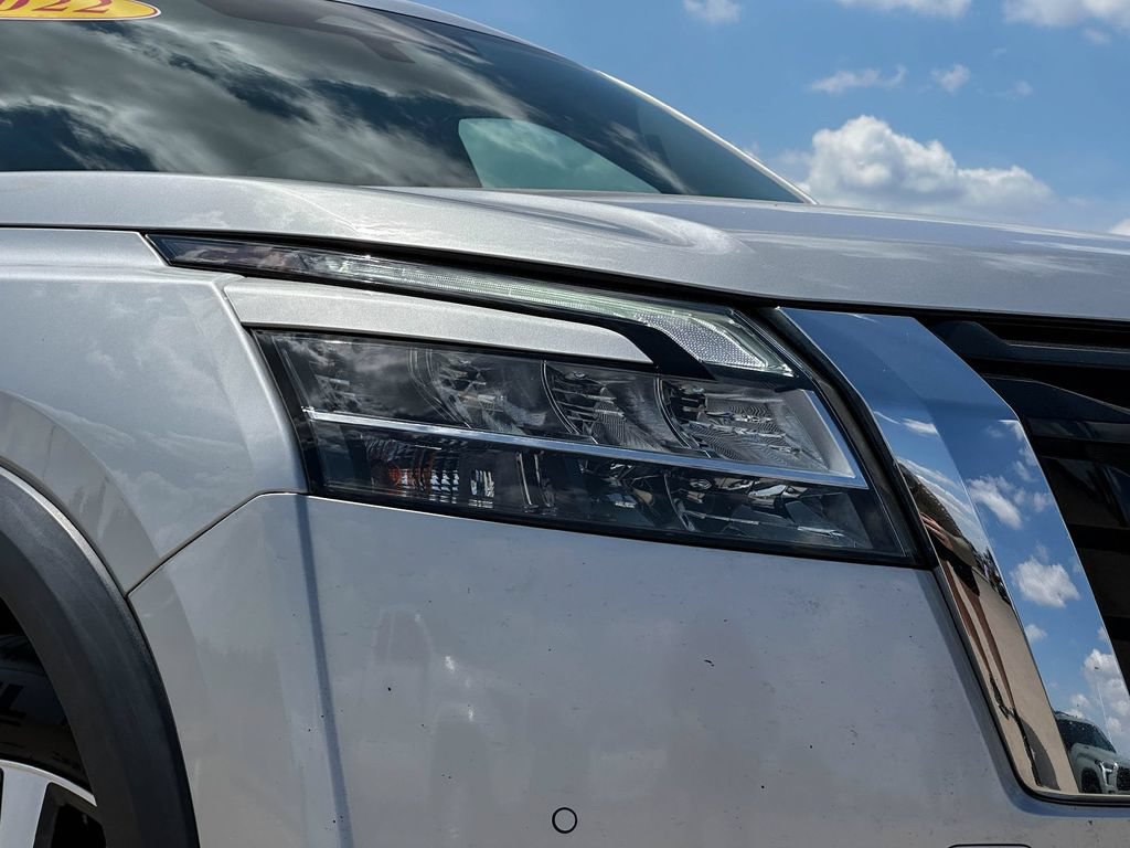 Used 2022 Nissan Pathfinder Platinum w/ Cargo Package FWD image 10