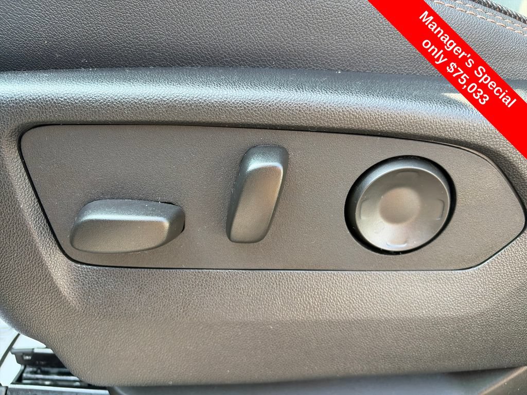 Used 2025 Chevrolet Tahoe High Country AWD/4WD image 17