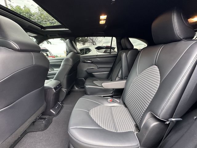 Used 2021 Toyota Highlander XSE FWD image 29