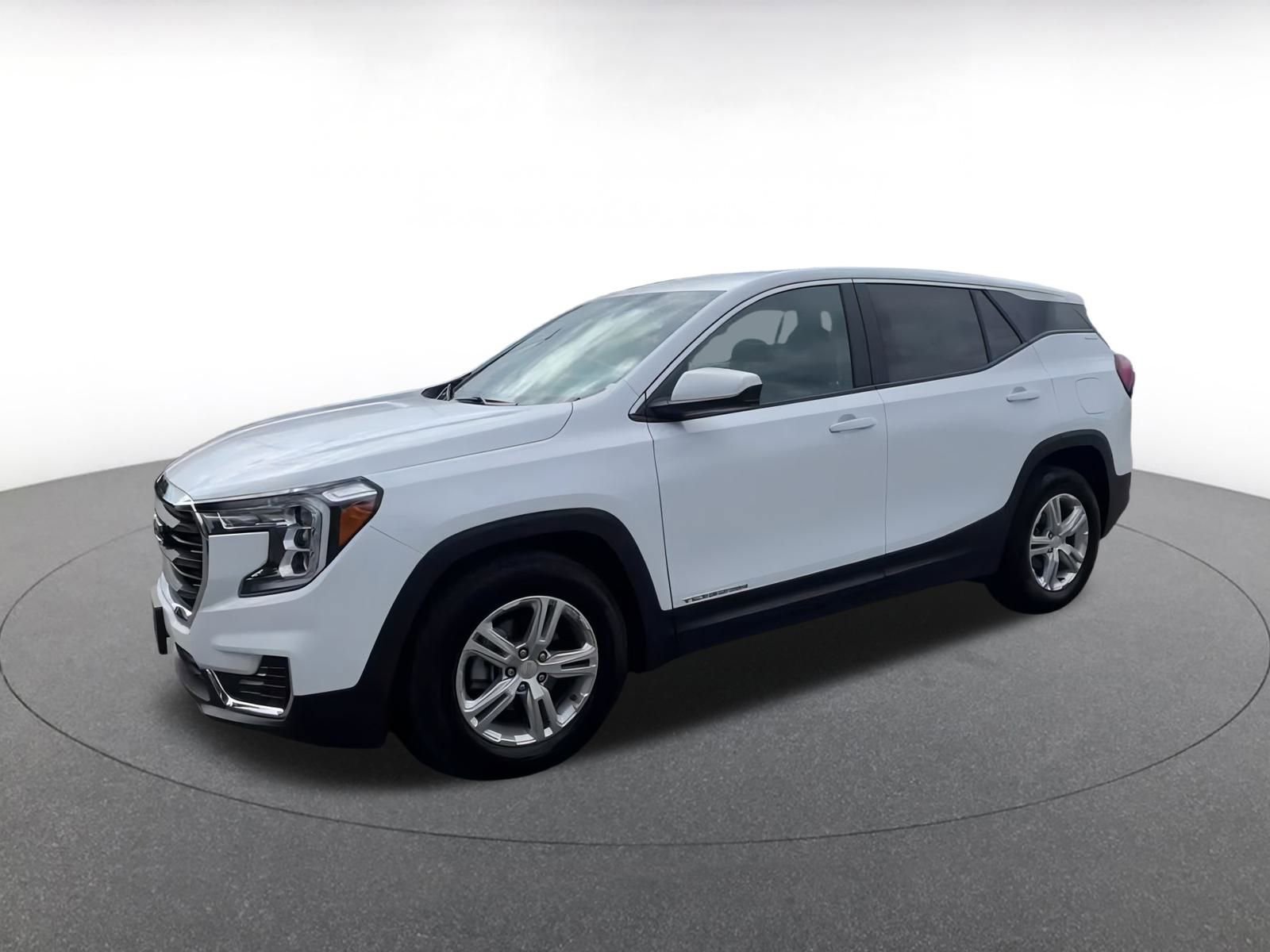 Used 2024 GMC Terrain SLE image 8