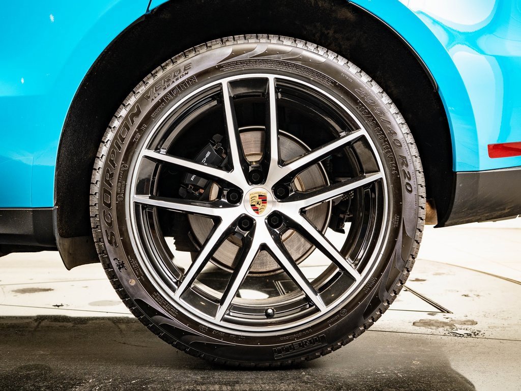 Certified 2023 Porsche Macan image 12