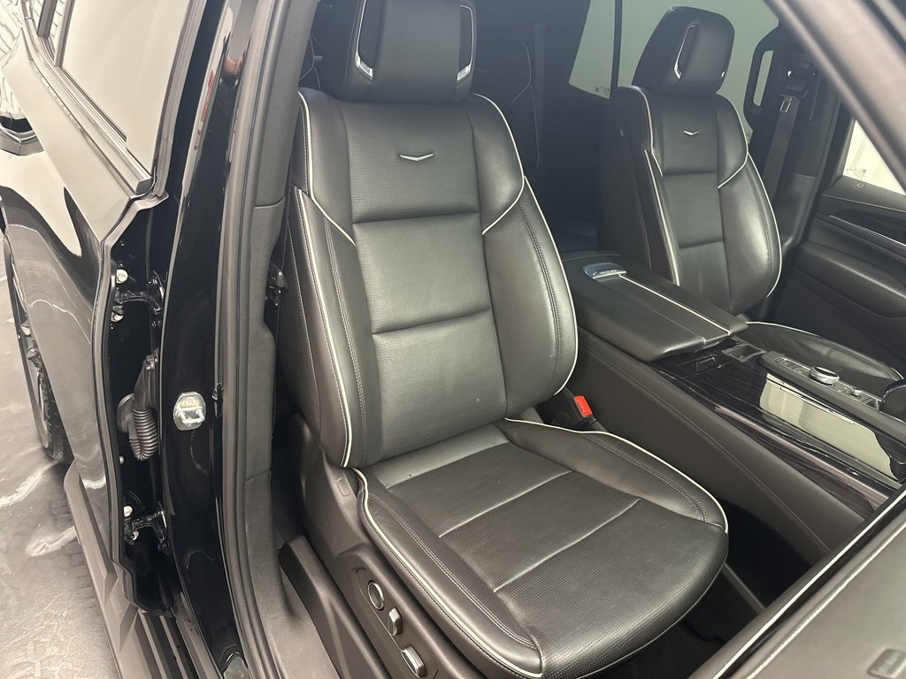 Used 2021 Cadillac Escalade Sport w/ LPO, Illumination Package image 9